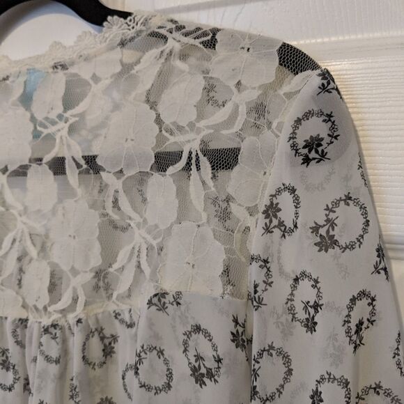 h.i.p. White Sheer Black Floral Button Top Medium - Picture 3 of 8